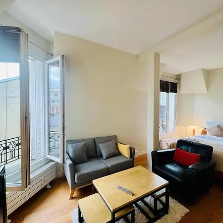 Suffren Apartment